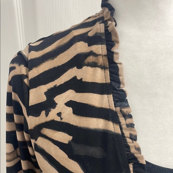 Nina Leonard Zebra Patterned 2 piece set Jacket with Tank top - Picture 2 of 13